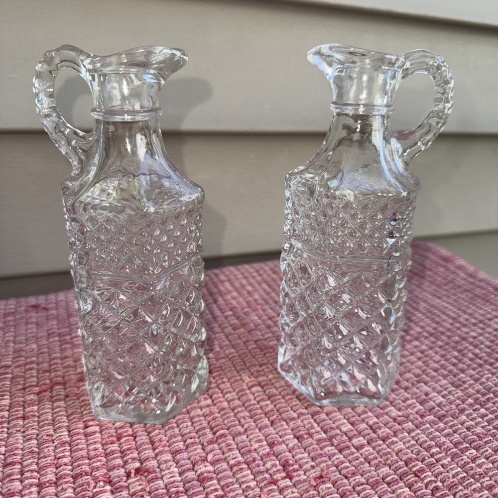 Vintage Anchor Hocking, Wexford Glass Oil, and Vinegar Cruets. no‎ stoppers
